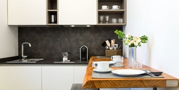 Suite (Passaggio in India) | Private kitchen | Fridge, espresso maker, coffee/tea maker, electric kettle