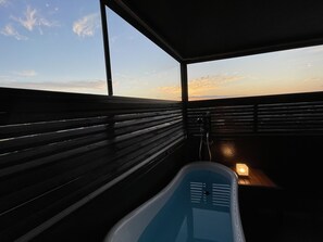 Separate tub and shower, deep soaking tub, free toiletries, hair dryer - Sendai Hotel Renaissance (Sendai)