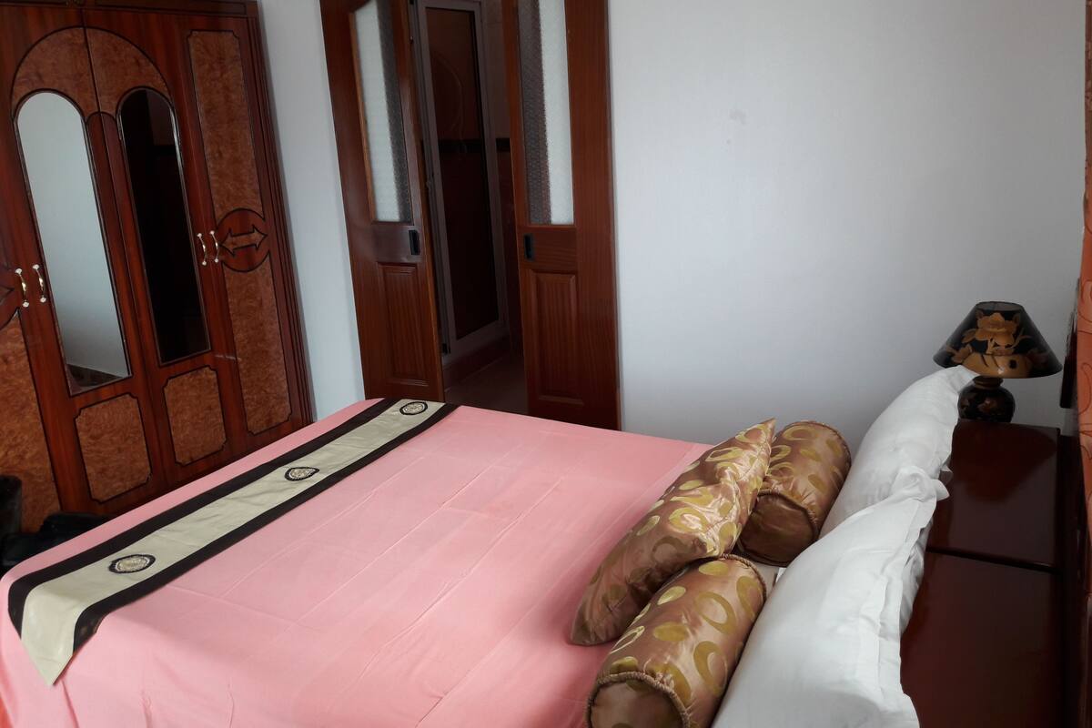 Deluxe-Doppelzimmer, 1 Doppelbett, Balkon, Blick auf den Innenhof | Ausblick vom Zimmer