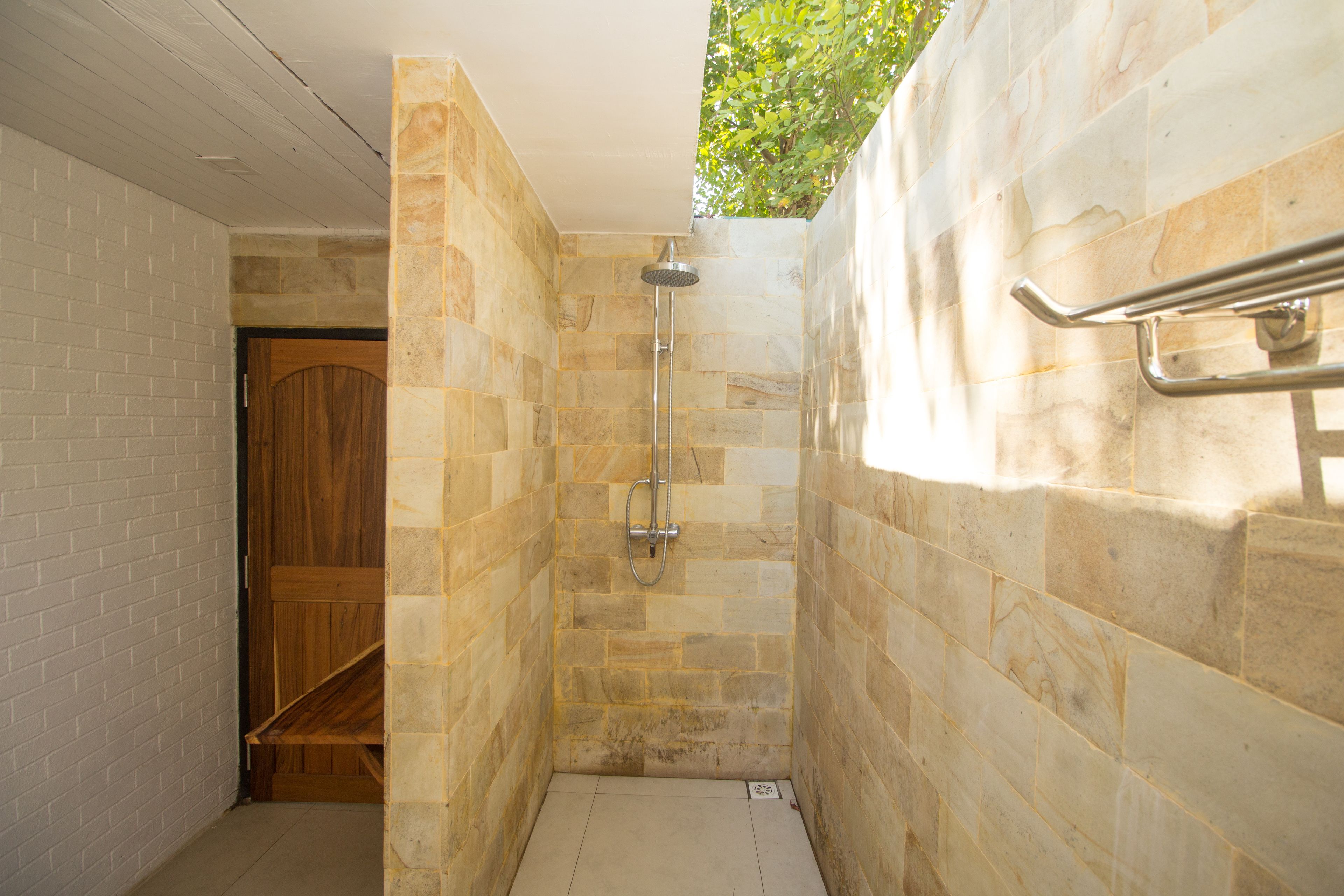 superior double room | bathroom shower