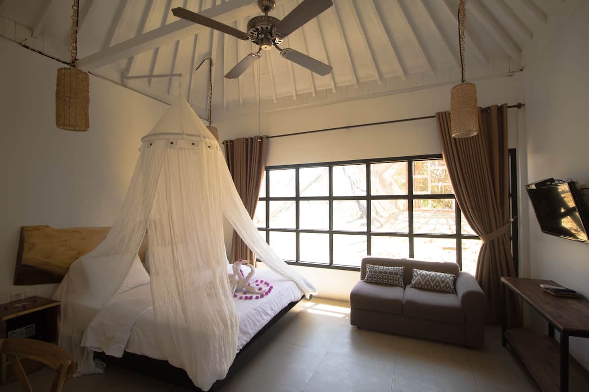 Egyptian cotton sheets, premium bedding, minibar, in-room safe