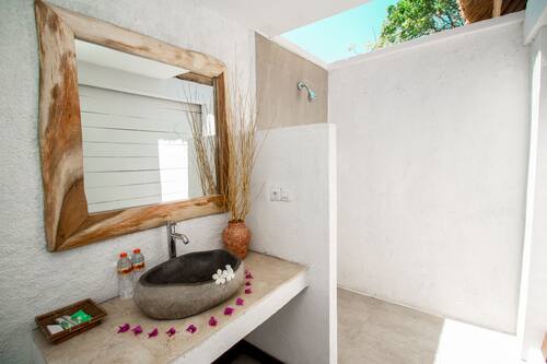 Dusche, kostenlose Toilettenartikel, Haartrockner, Bidet