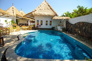 Kolam renang outdoor