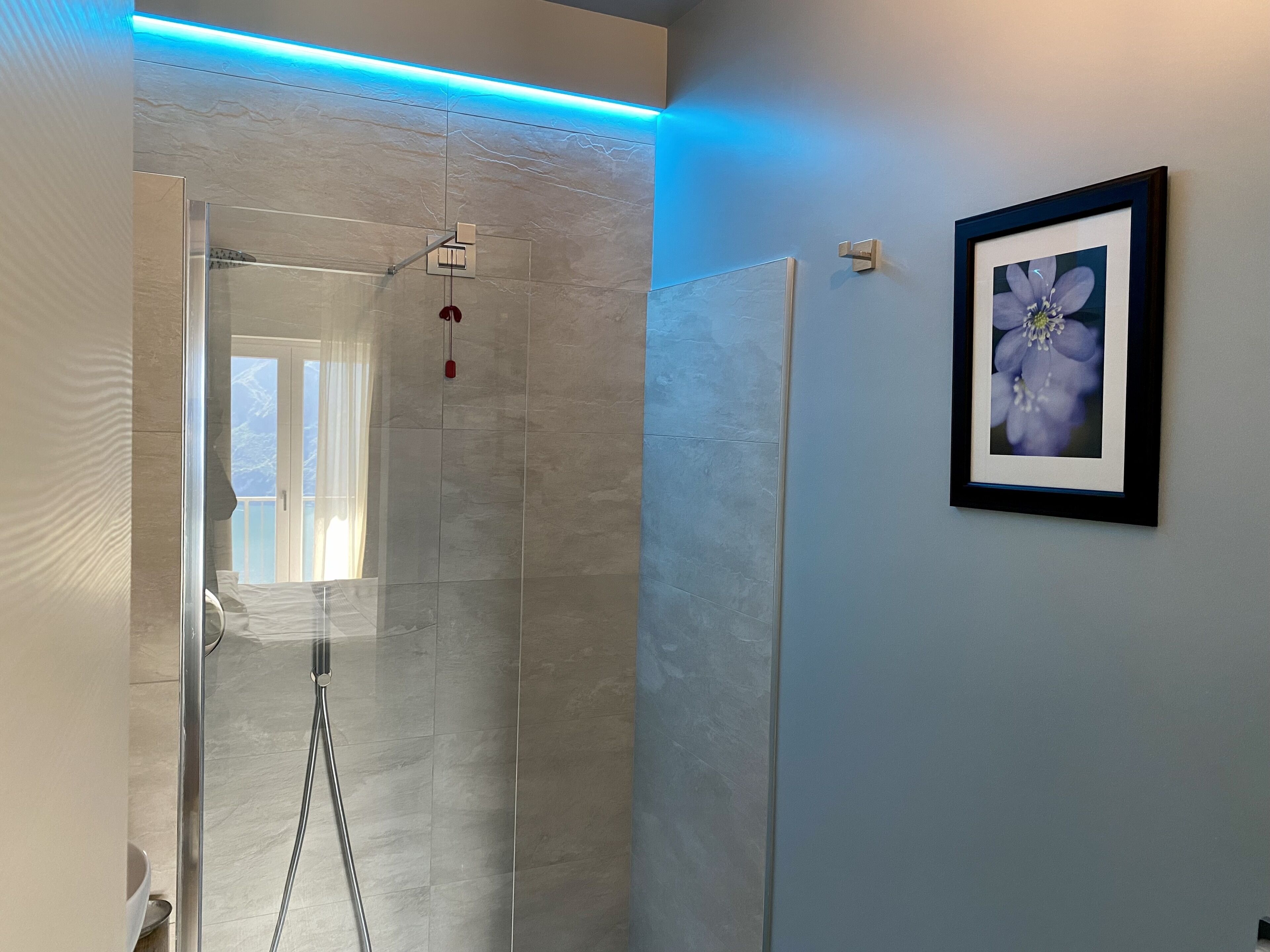 comfort double room | bathroom | shower, rainfall showerhead, free toiletries, hair dryer