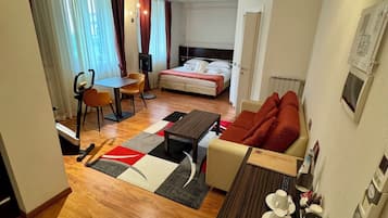 1 bedroom, in-room safe, desk, soundproofing