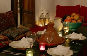 Lunch and dinner served - Riad Al Anouwar (Marrakech)