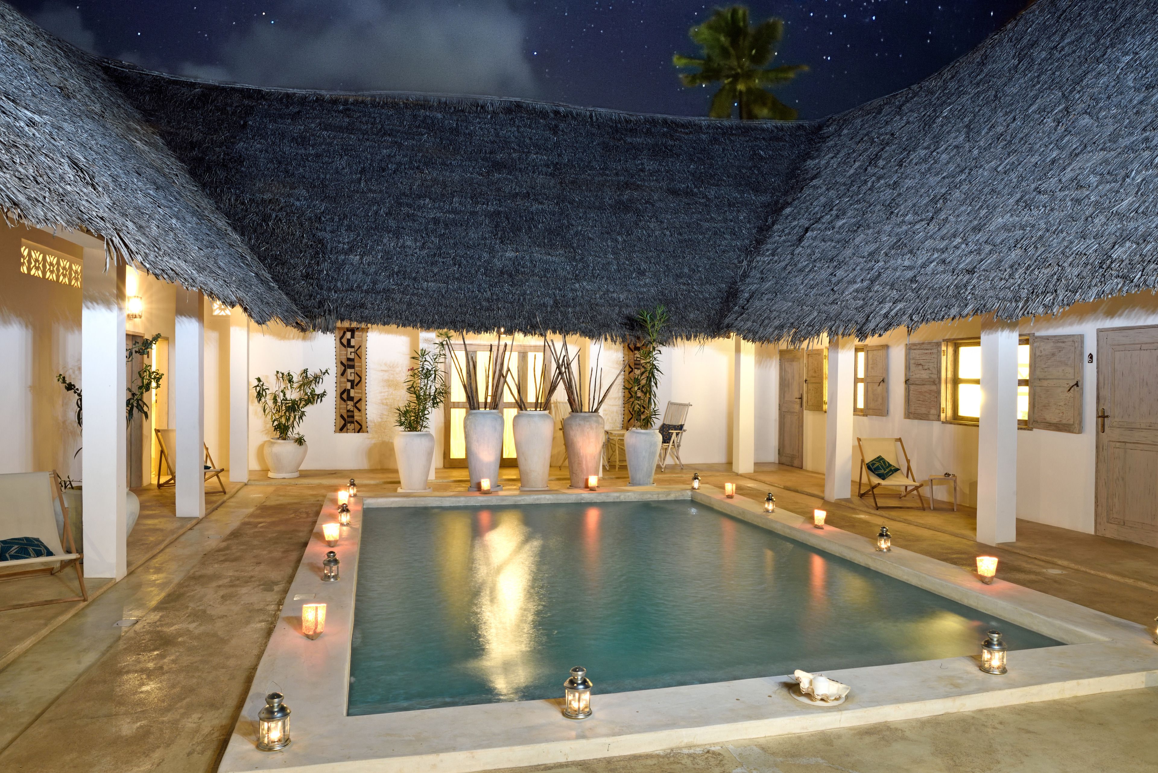 4 outdoor pools, pool loungers