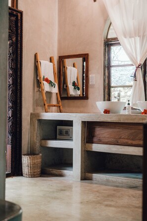 Deluxe Double Room, 1 King Bed, Sea View | Bathroom - Sharazād Boutique Hotel (Jambiani)