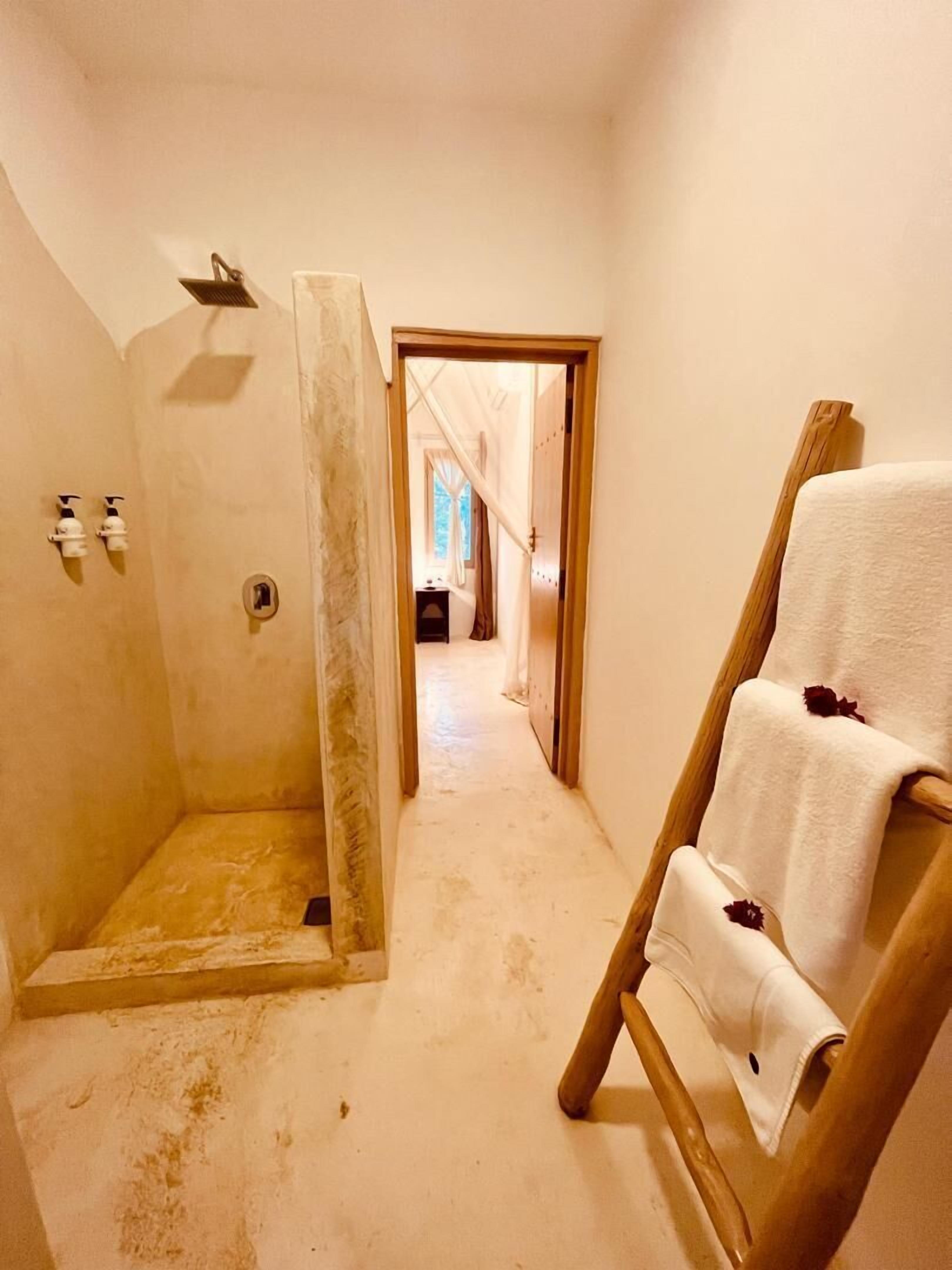 garden view bungalow | bathroom | rainfall showerhead, free toiletries, hair dryer, bathrobes