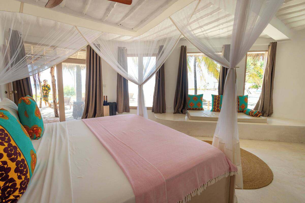 Habitación triple Deluxe, vista al océano, frente al océano | 1 habitación y ropa de cama de alta calidad 