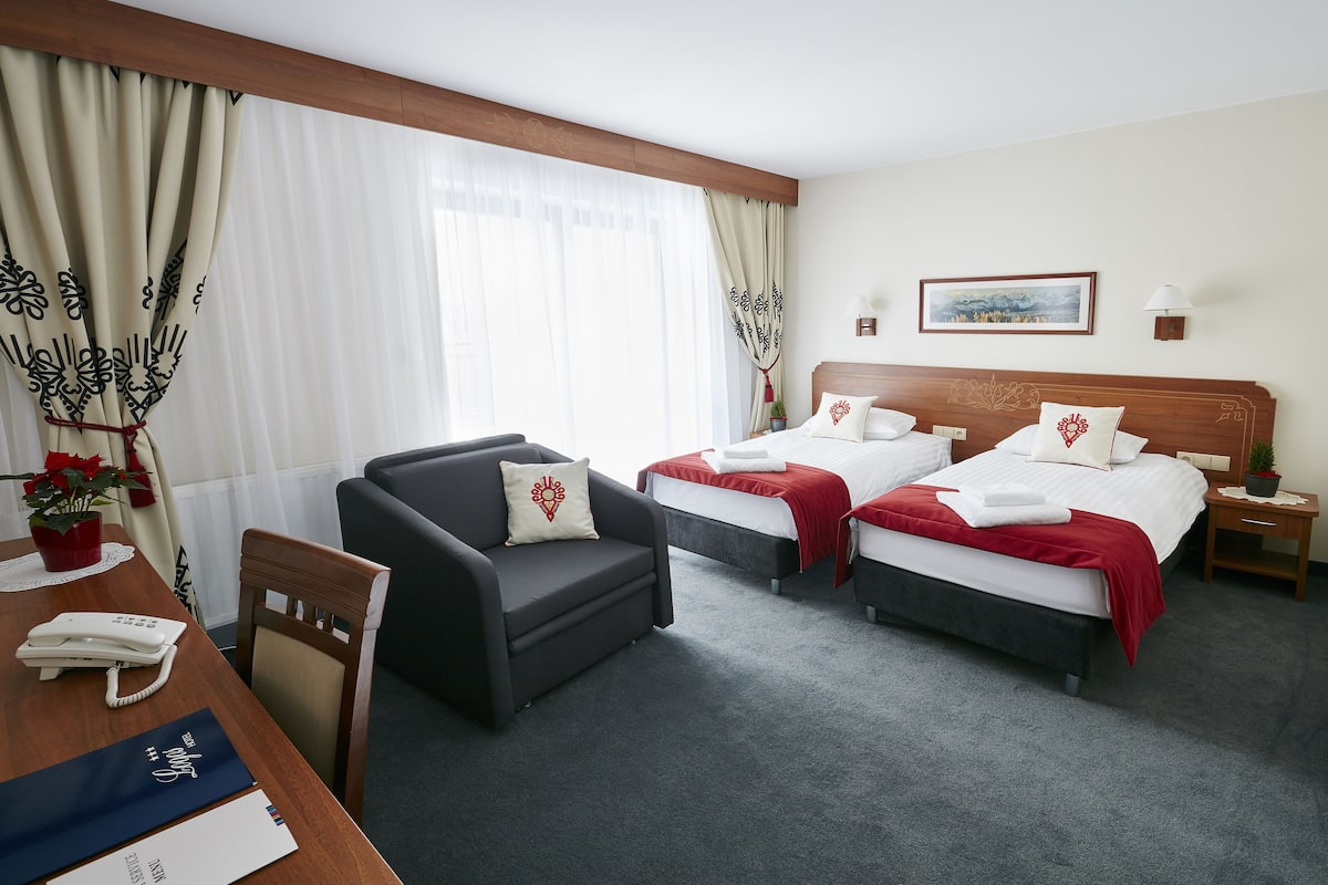 Doppia Superior, 1 camera da letto, terrazzo, vista montagna | Biancheria da letto ipoallergenica, una scrivania, postazione laptop