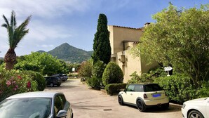 Parking - Motel Le Vieux Moulin (L'Ile-Rousse)