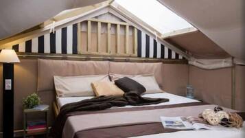 Tenda Deluks, 1 kamar tidur, kamar mandi umum, menghadap pantai | Meja kerja, Wi-Fi gratis, dan dapat diakses tamu berkursi roda