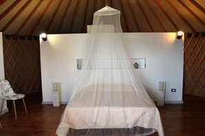 Tenda Superior, 1 camera da letto, bagno privato, di fronte alla spiaggia | Una scrivania, Wi-Fi gratuito, accesso in sedia a rotelle