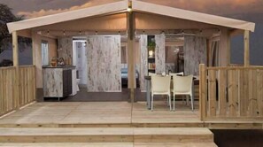 Tenda Deluxe, 2 camere da letto, bagno privato, di fronte alla spiaggia | Terrazza/patio