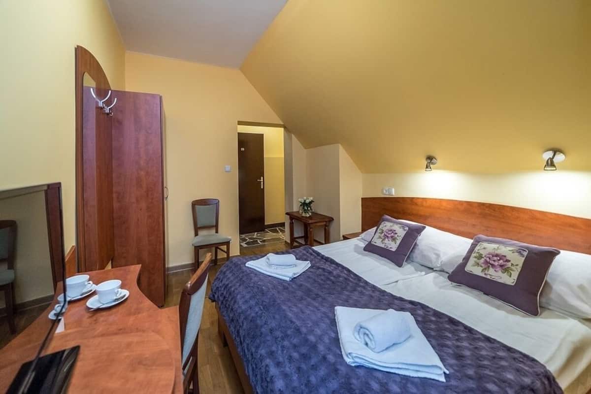 Phòng đôi tiện nghi đơn giản, 1 phòng ngủ, quang cảnh núi (Room #10) | Bàn ủi/dụng cụ ủi quần áo, giường gấp/giường phụ (phụ phí) 