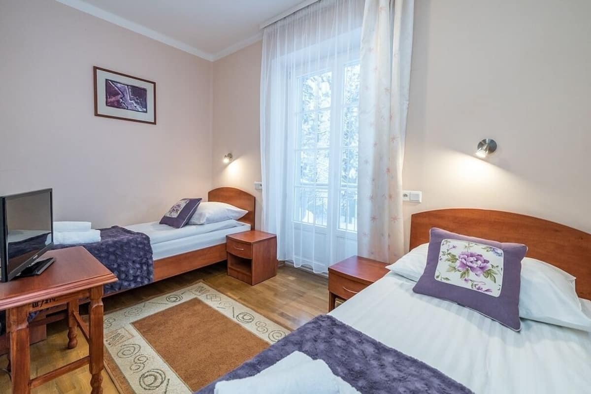 Phòng đôi hoặc 2 giường đơn Tiêu chuẩn (Room #8) | Bàn ủi/dụng cụ ủi quần áo, giường gấp/giường phụ (phụ phí) 