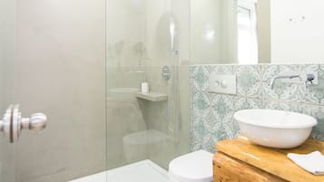 Standard-Suite ( 10 ) | Badezimmer | Dusche, kostenlose Toilettenartikel, Haartrockner, Handtücher