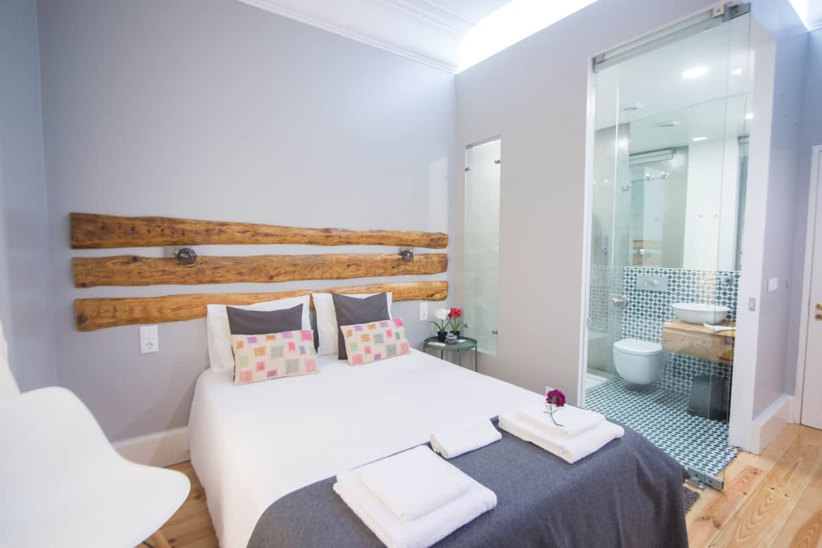Standard Suite (   8  )