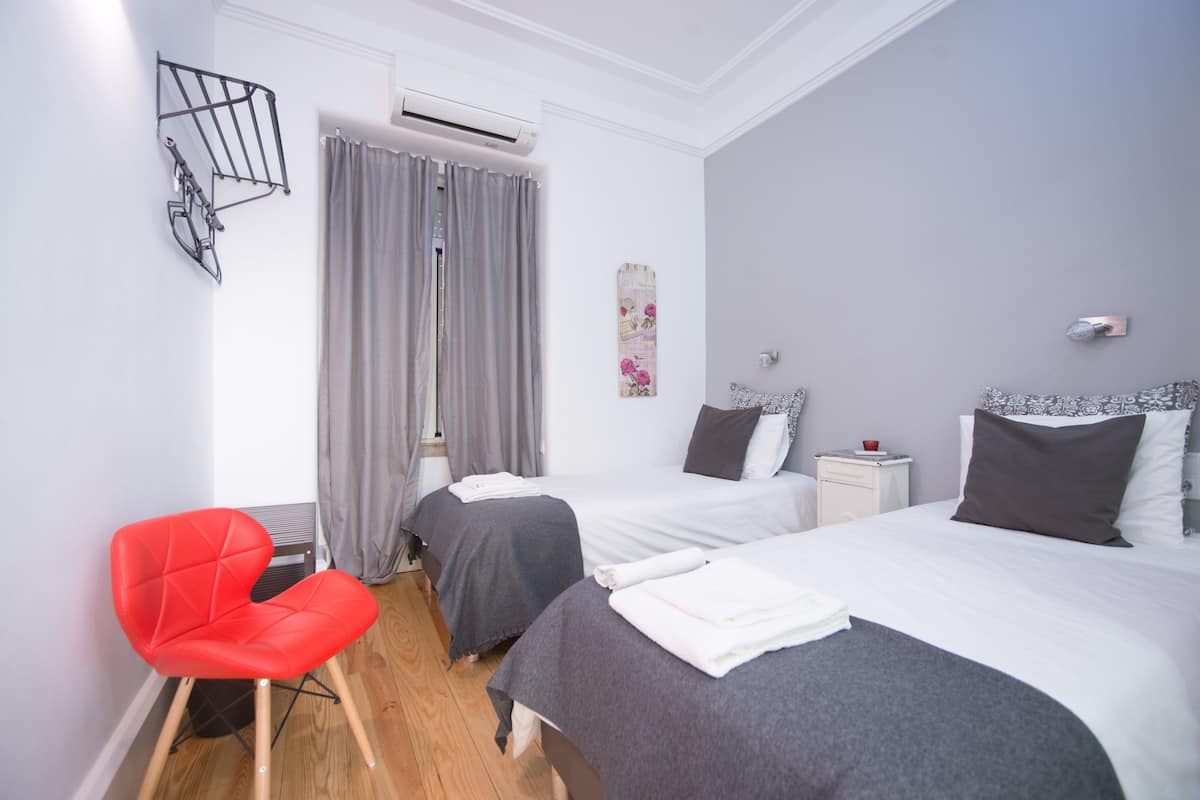 Standard Suite (Twin 9)