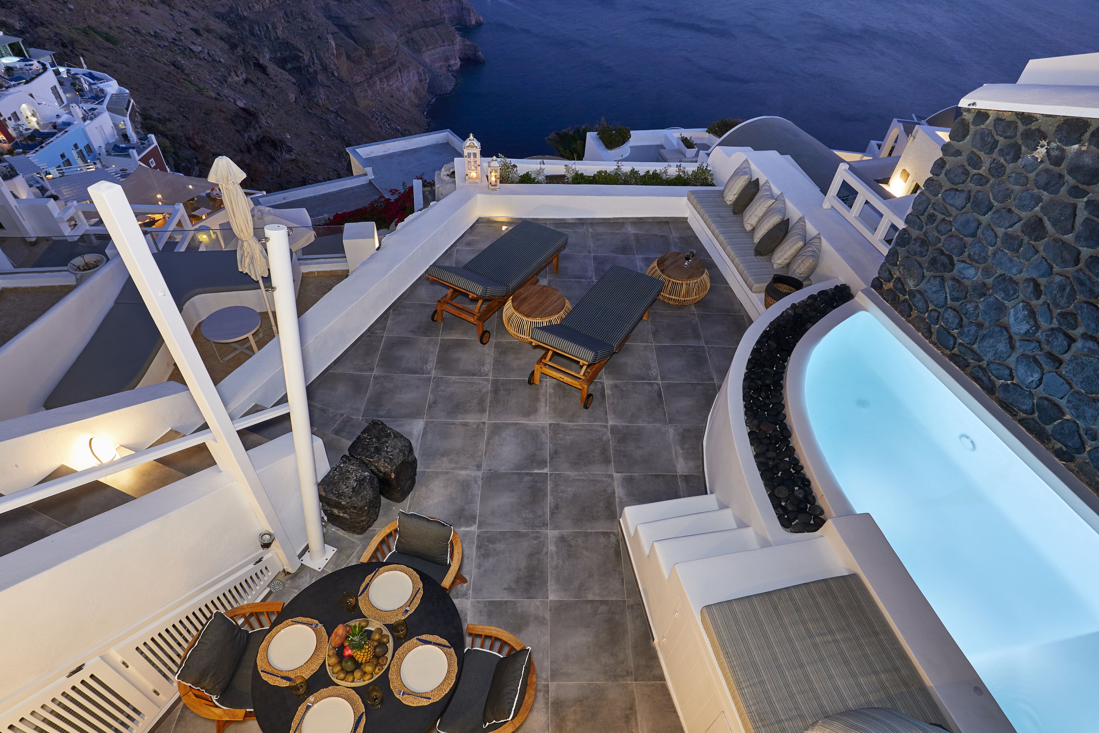 2 Bedrooms , Villa with Heated Plunge Pool & Caldera View | 露台/庭院