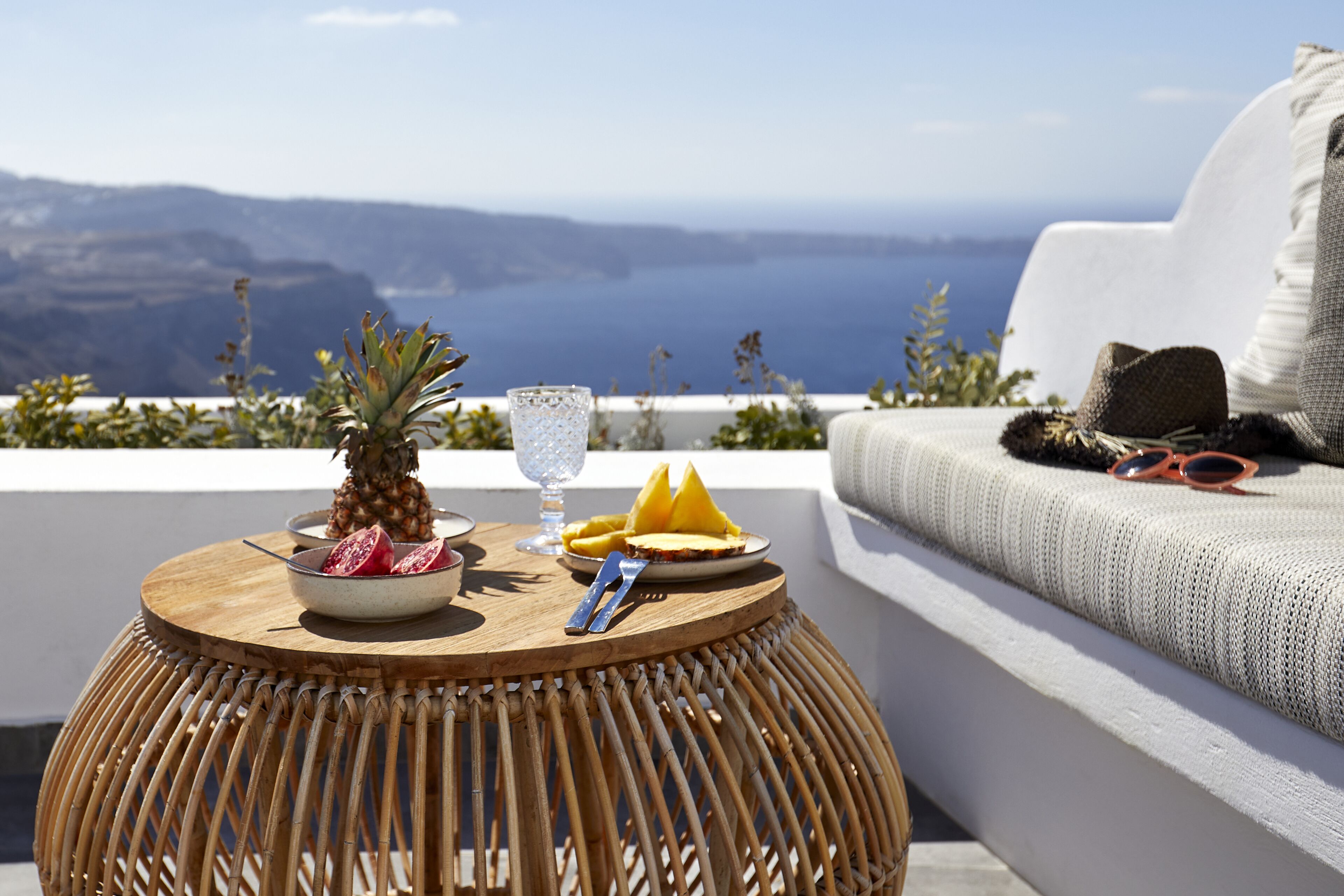 2 Bedrooms , Villa with Heated Plunge Pool & Caldera View | Terrace/patio