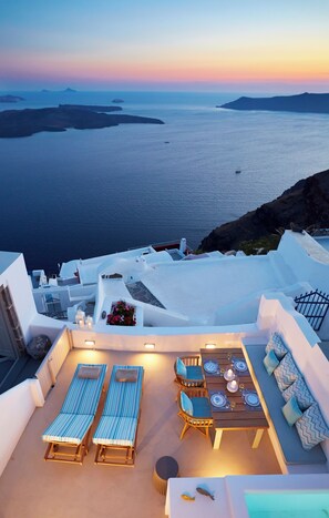 2 Bedrooms , Cave House with Outdoor Hot Tub & Caldera View | Terrasse/patio