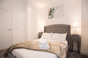 1 bedroom, iron/ironing board, free cots/infant beds, free WiFi - Short Lets in London - Kilburn (London)