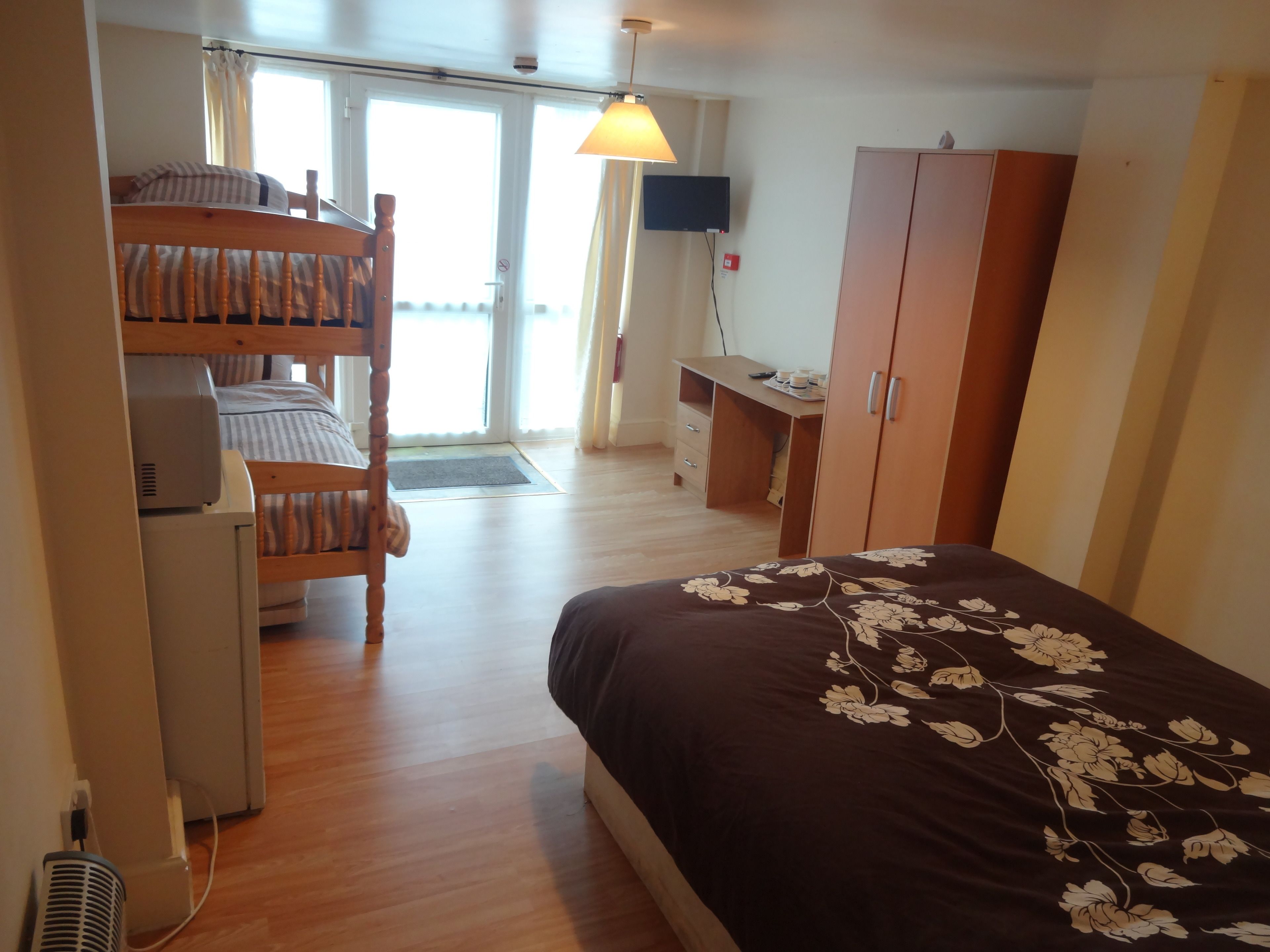 Family Room | Free WiFi, bed sheets