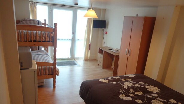 Family Room | WiFi (free), bed sheets - Travellers Rest Motel (Skegness)