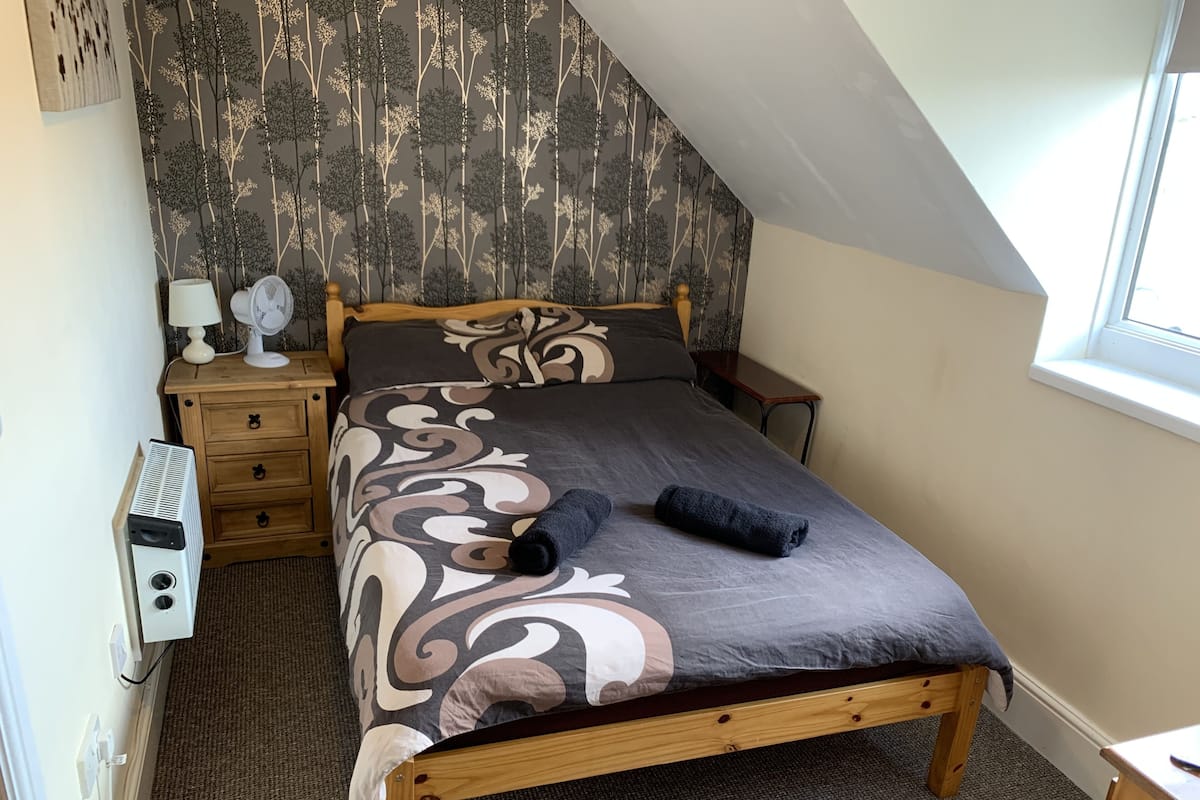 Double Room | Free WiFi, bed sheets