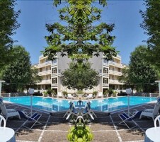 Piscina stagionale all'aperto, lettini