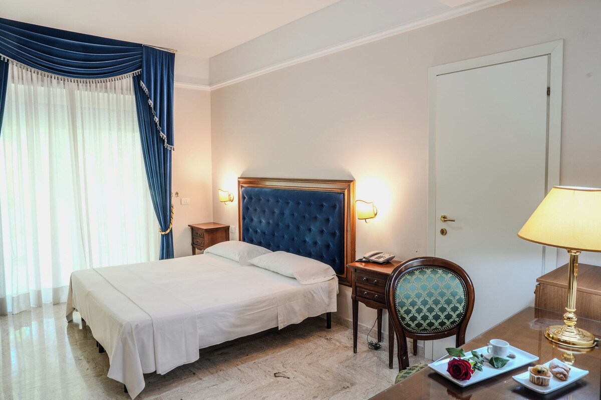 Habitación estándar | Minibar, caja fuerte, wifi gratis y ropa de cama