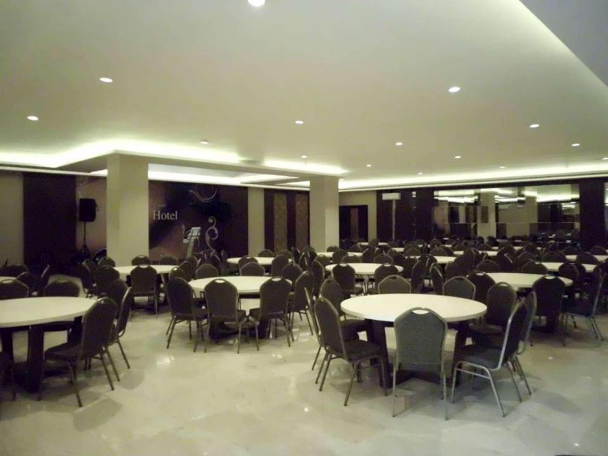 Banquet hall