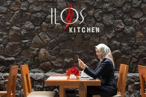 Dining - Hotel Ilos (Bandung)