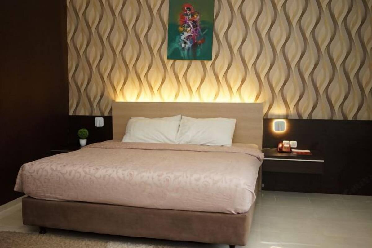 Minibar, escritorio y wifi gratis