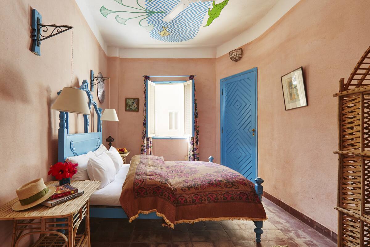 Basic Room | Individually decorated, desk, free WiFi