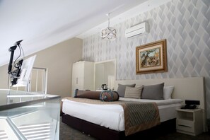 Premium-sengetøj, minibar, pengeskab på værelset, skrivebord