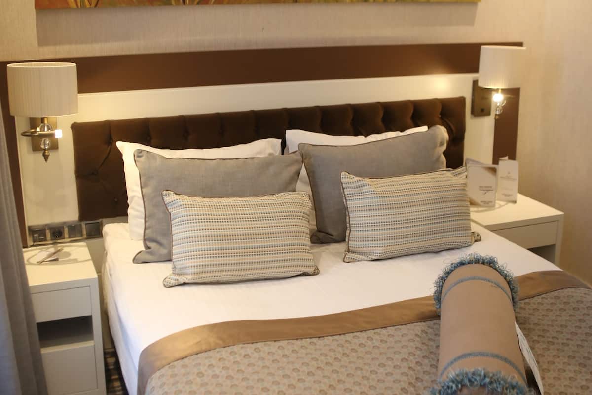 Ropa de cama de alta calidad y minibar