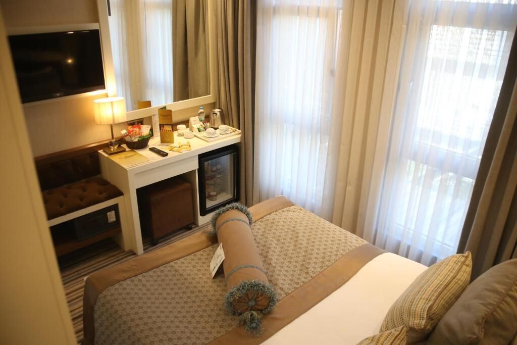 Premium bedding, minibar, in-room safe, desk