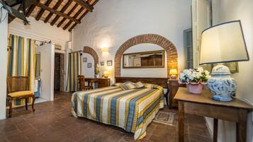 Classic Double Room, 1 King Bed | Individually furnished, bed sheets