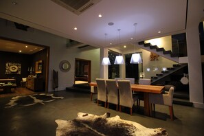 Villa Deluxe | Repas dans la chambre
