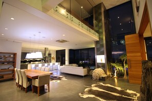 Deluxe Villa | In-room dining - Dolphin Beach Villa (Walvis Bay)