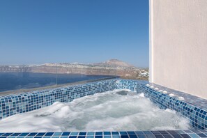 Premium Two Bedroom Apartment with hot tub and Caldera View | 露台