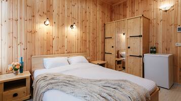 Deluxe Room, Sauna | Premium bedding, minibar, in-room safe, desk