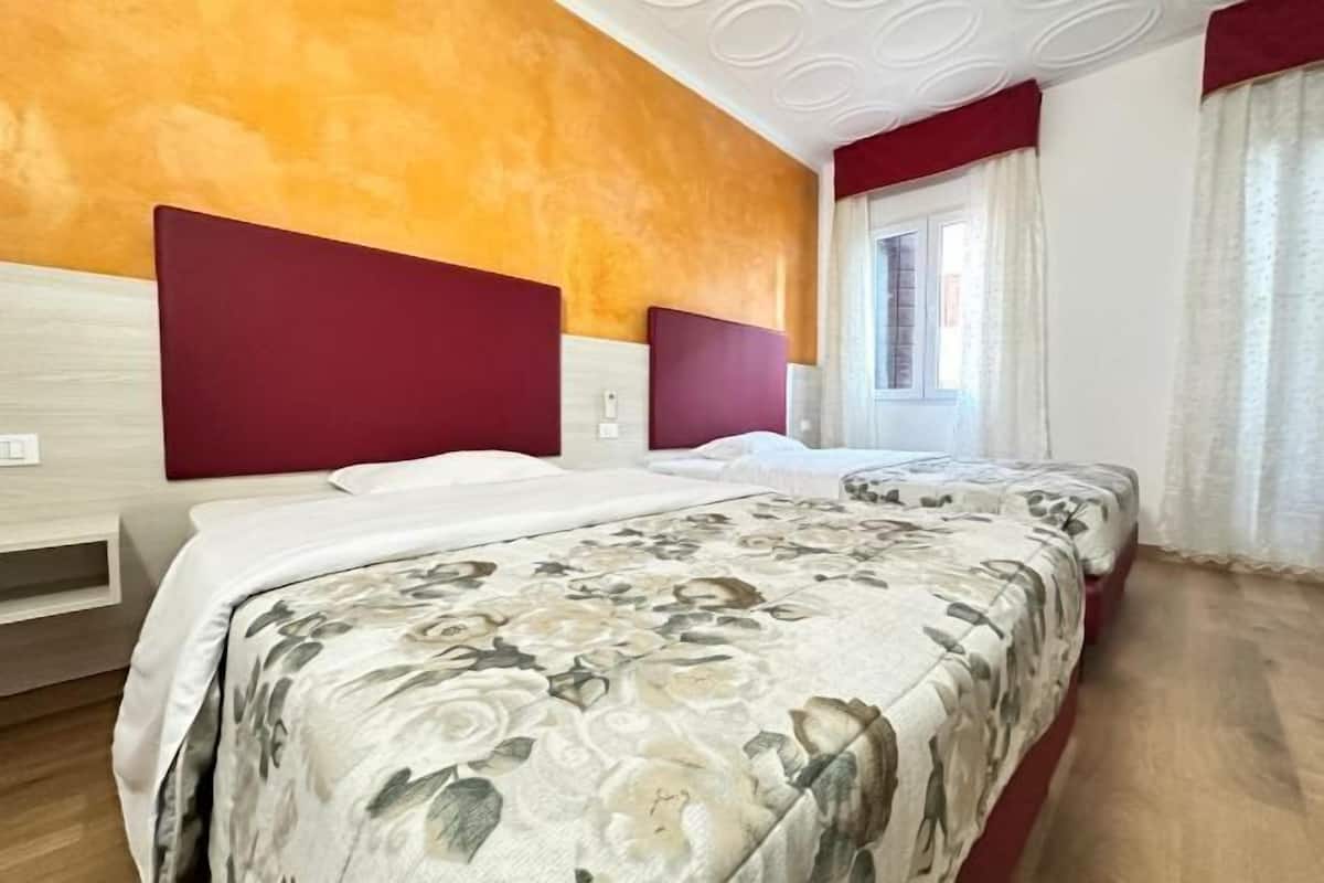 1 bedroom, Frette Italian sheets, premium bedding, desk