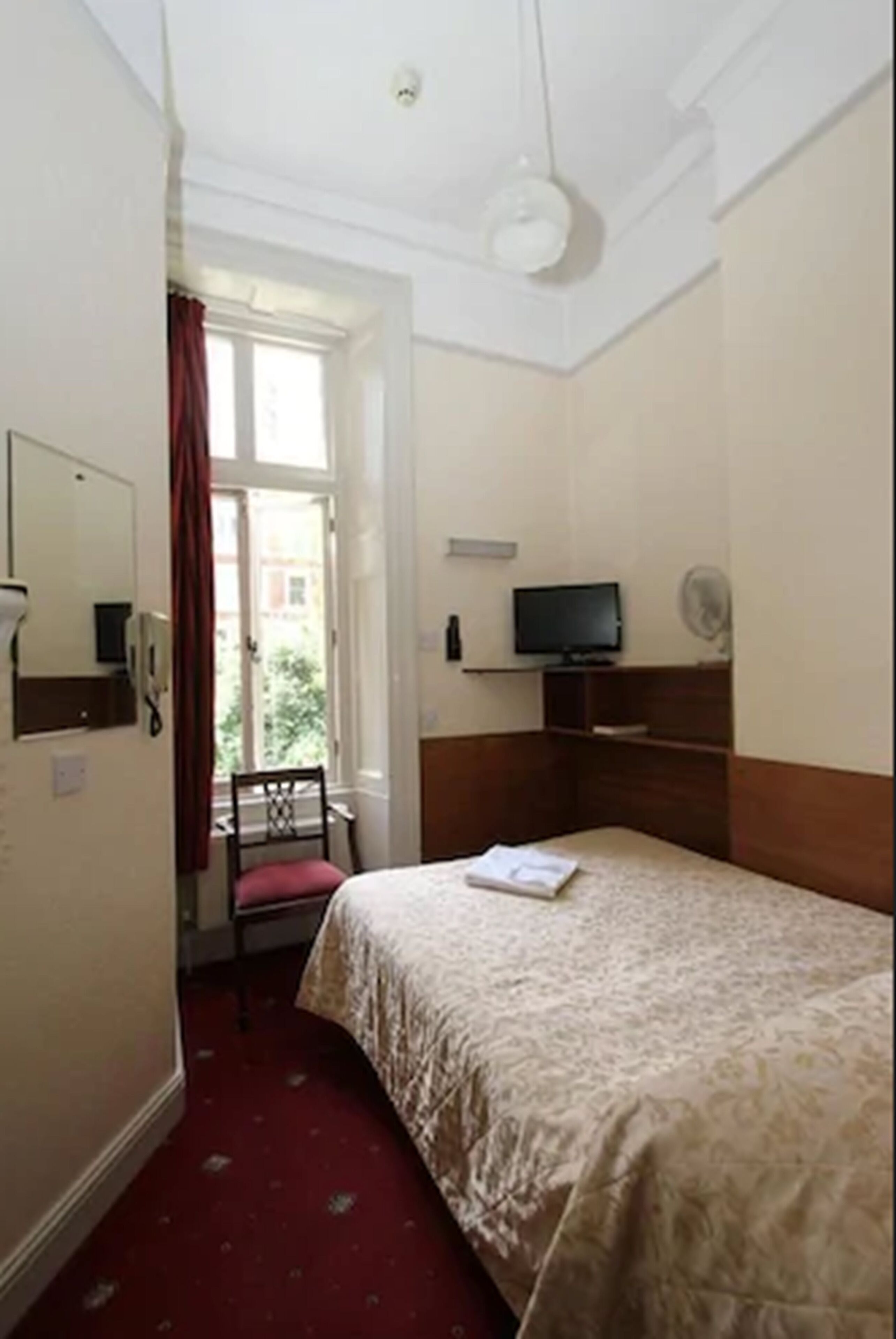 double room, shared bathroom (4ft bed) | iron/ironing board, cots/infant beds, free wifi, bed sheets