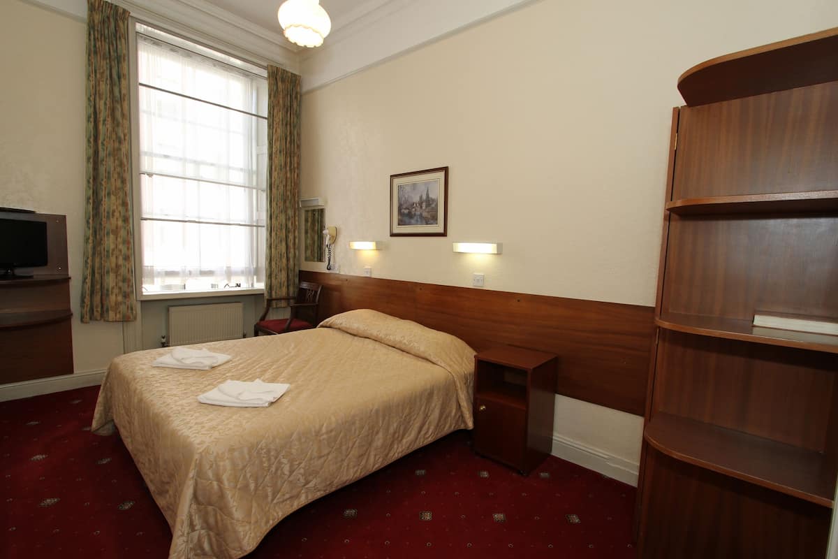 Iron/ironing board, cots/infant beds, free WiFi, bed sheets