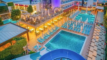 Kauden mukainen ulkouima-allas, katolla sijaitseva uima-allas