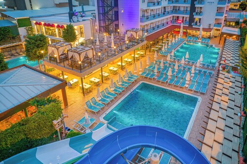 Club Big Blue Suite Hotel